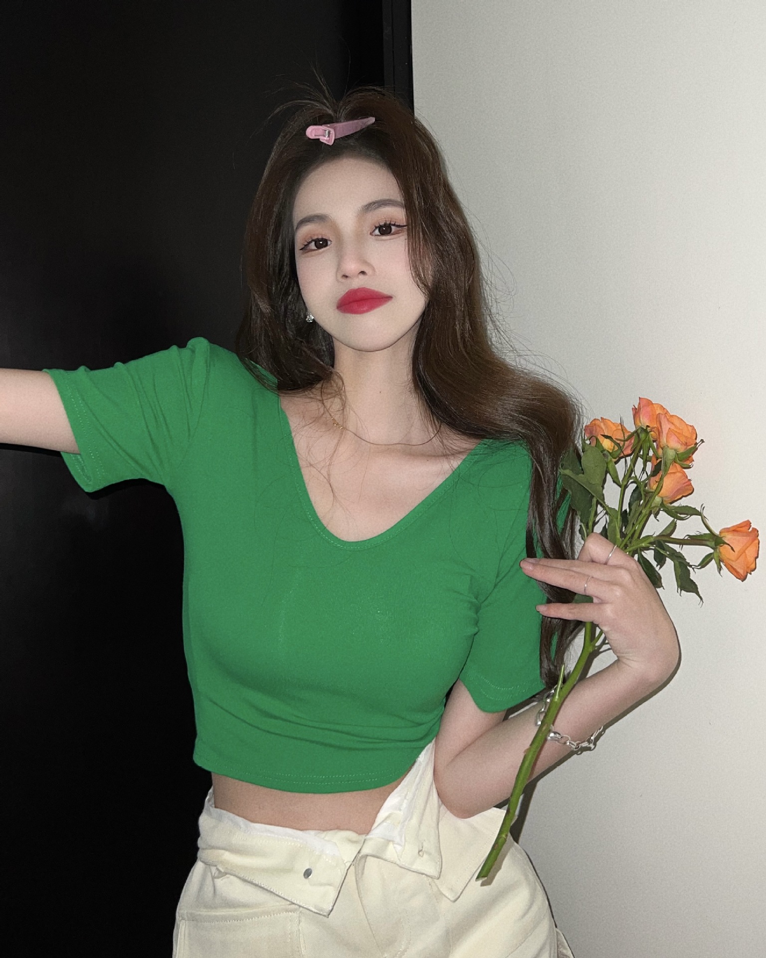 kumikumi洋气短袖上衣女夏季紧身显瘦v领打底衫露脐辣妹短款t恤潮