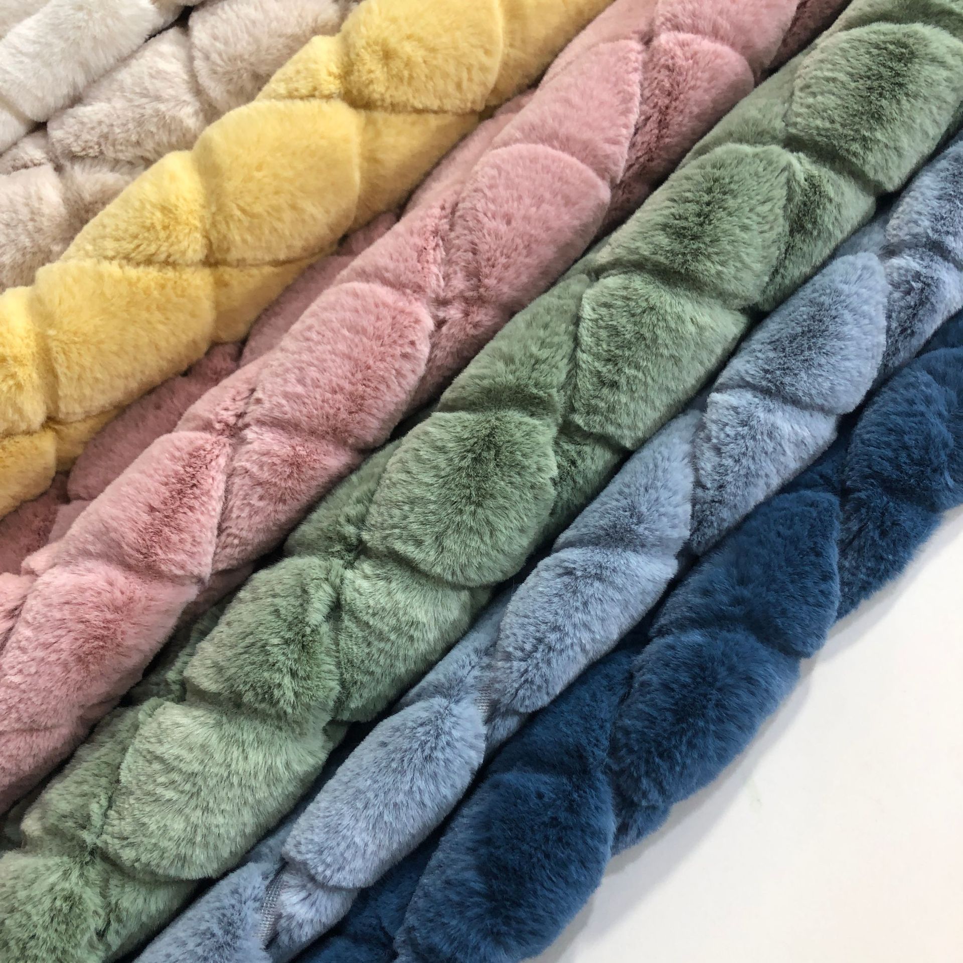 兔毛丹麦小方格提花兔貂长毛绒时装外套箱包家纺抱枕毛毯毛绒面料