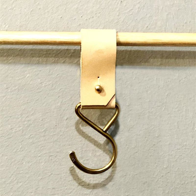 跨境野营户外皮革吊绳扣 厨房锅瓢挂钩钥匙扣 便携金属三角置物架