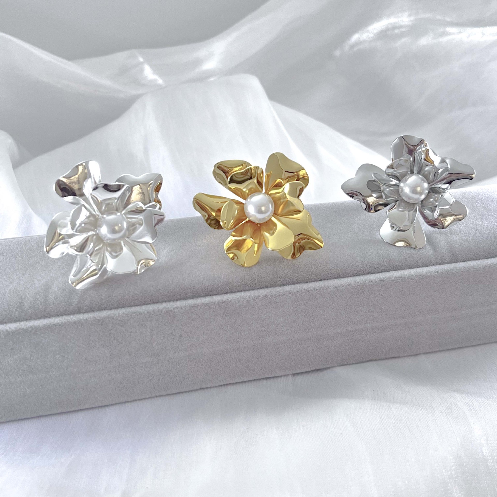 一款金属夸张花朵珍珠法式复古时髦气质小众设计戒指免费赠送礼盒