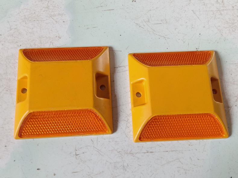 双面塑料道路反光道钉交通轮廓标公路减速指引路标方形轮廓标道钉