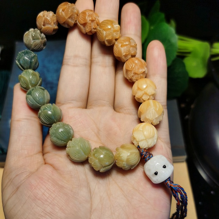 Natural Bodhi Bead Carved Lotus Gradient Color Bracelets for Men and Women Duobao Bodhi Seed Carving Ornament a Dai Bracelet