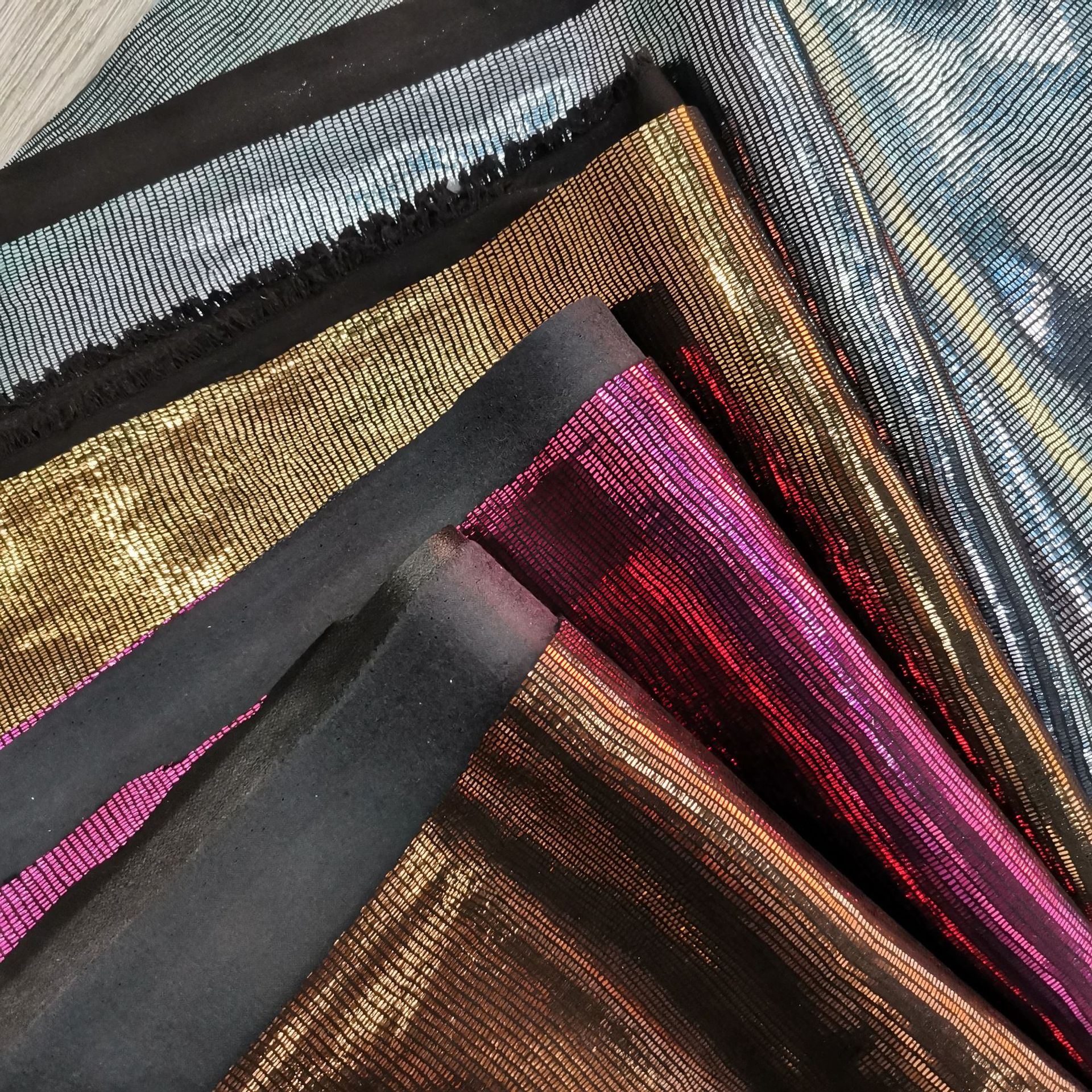 金属蜥蜴纹皮革面料 包装鞋材手袋pu料0.9mm人造装饰革蜥蜴纹皮料