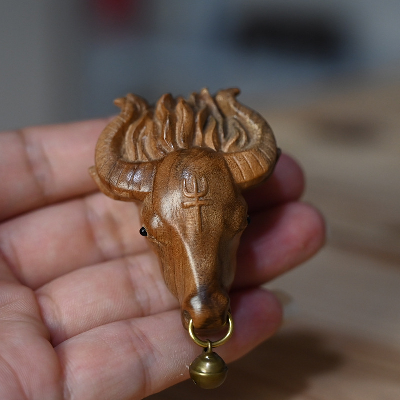 金丝楠木雕刻十二生肖牛文玩手把件个性随身牛头铜铃铛木质工艺品