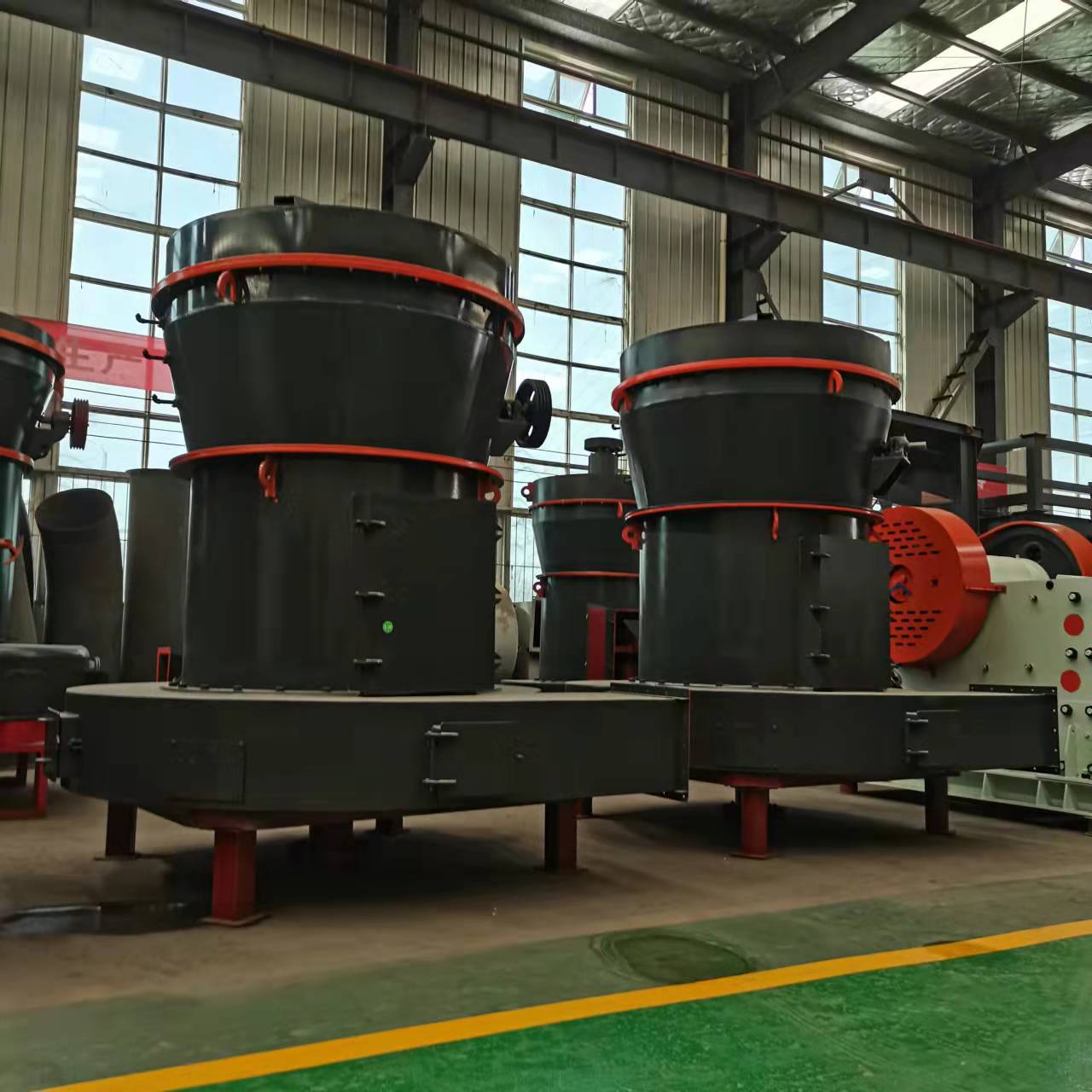 175雷蒙磨粉机复合肥磨粉机 炭黑磨粉机高岭土磨粉