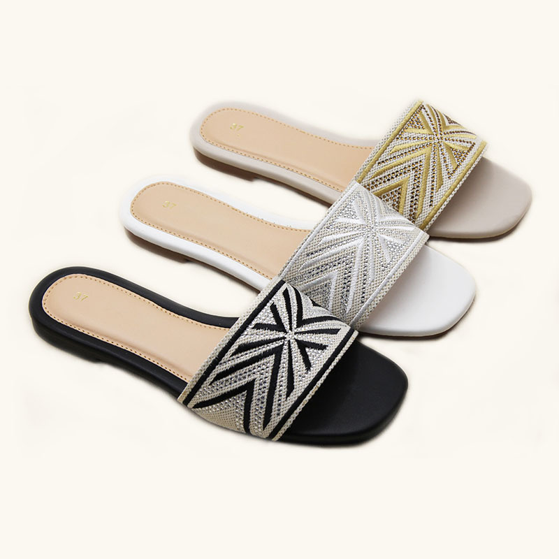 外贸2024夏季新款大码平底刺绣水钻一字拖欧美露趾女拖鞋slippers