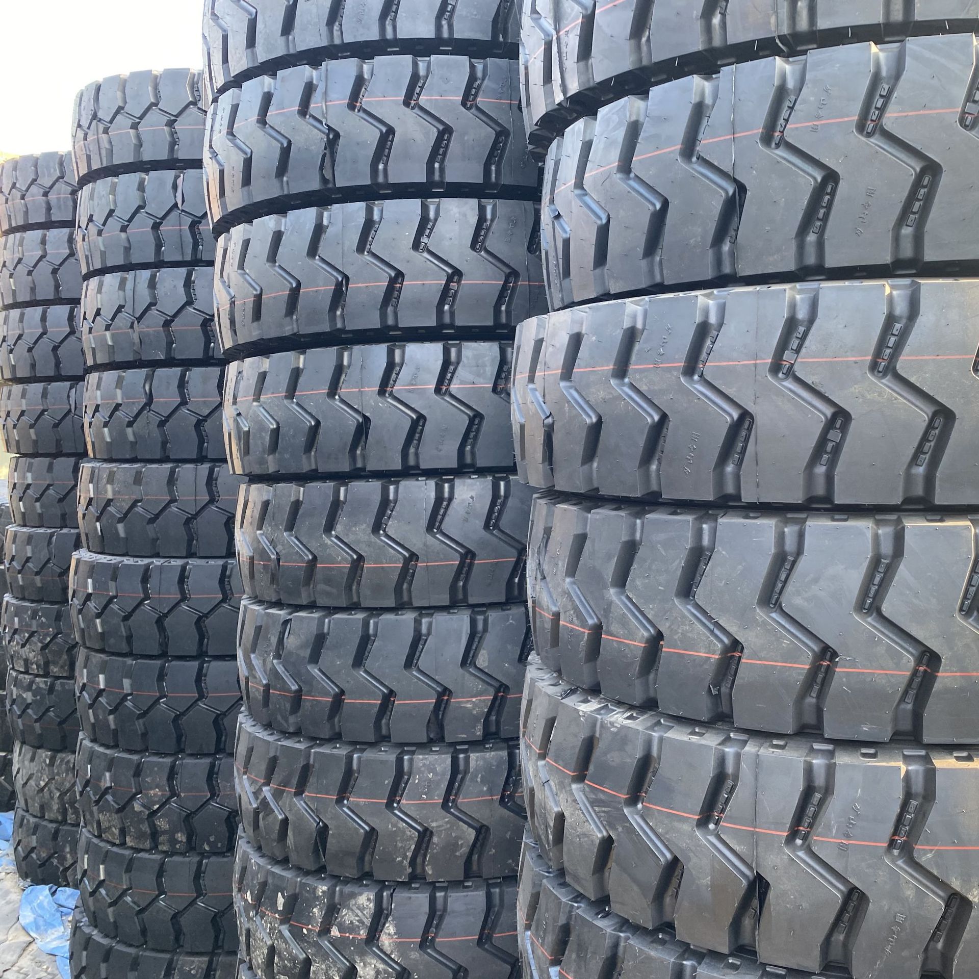 路力士轮胎 朝阳浪马轮胎1200r20加强型 抗载耐磨 前四后八百吨王