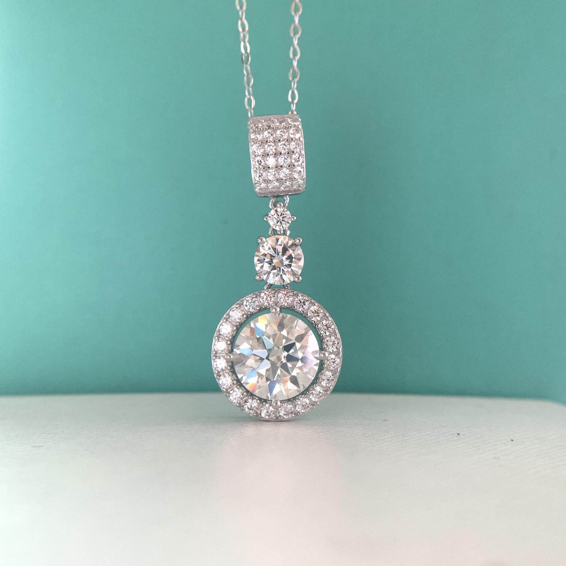 纯银镀18k5克拉莫桑石吊坠冬季新款钻石项链女高级感毛衣链锁骨链