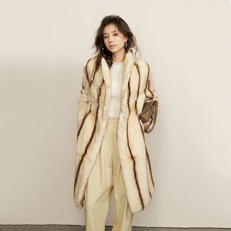 aus「氛围美女」进口獭兔毛喷绘皮草外套女中长款高级感保暖大衣