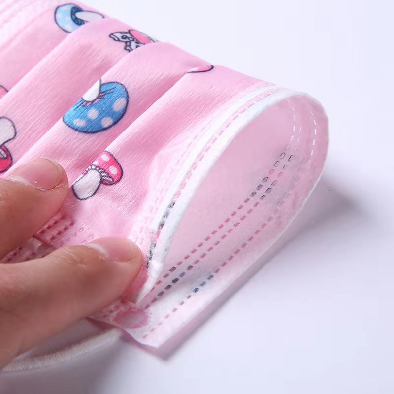 一次性儿童口罩包装盒学生宝宝口罩透气三层熔喷布印花卡通口罩