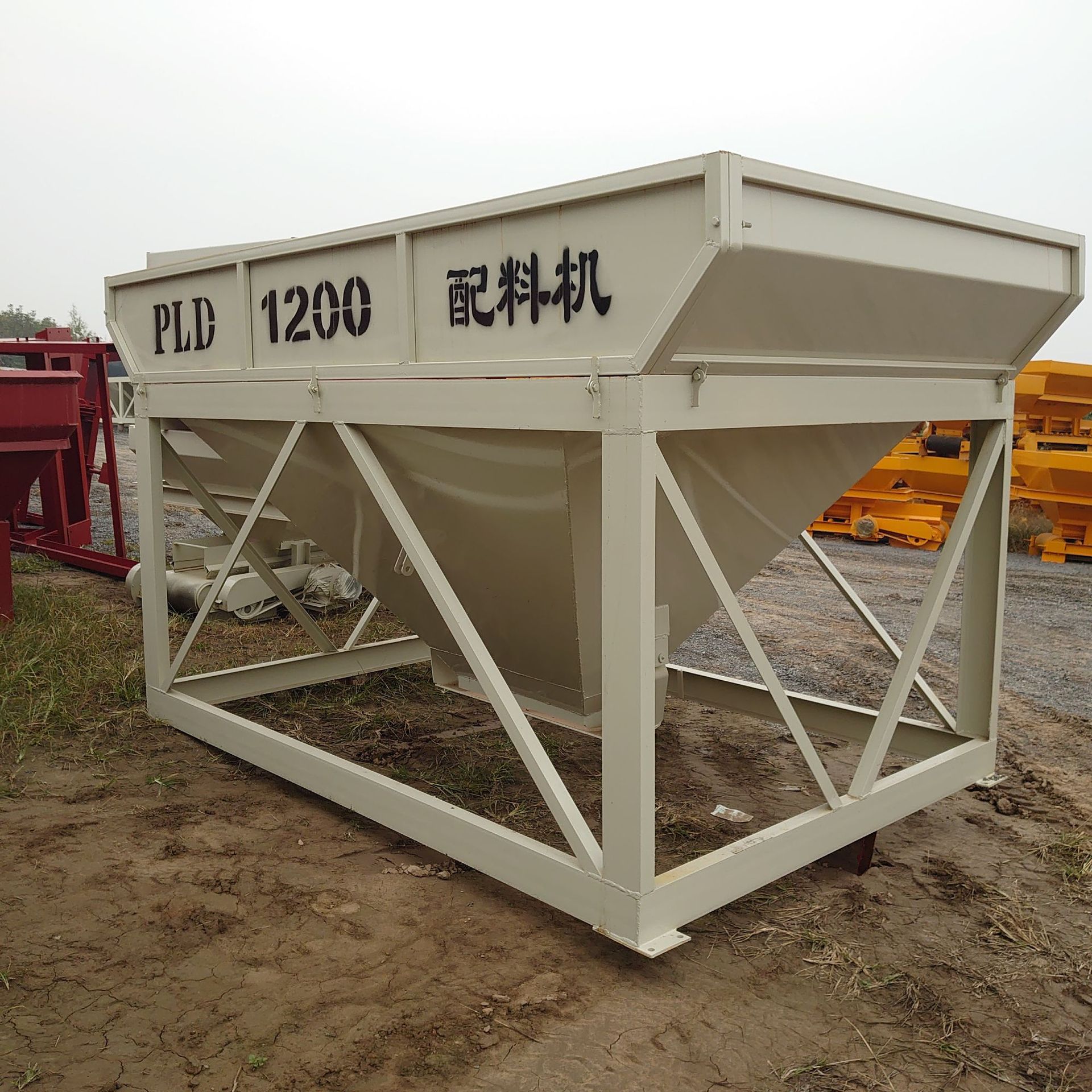 pld1600三仓混凝土骨料配料仓 搅拌站用全自动称重水泥沙石配料机