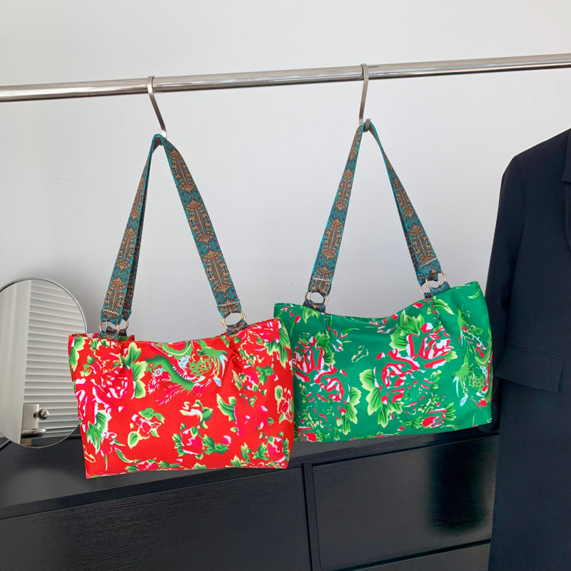 时尚潮流中国国风东北大花大容量包包女2024新款国潮休闲单肩包