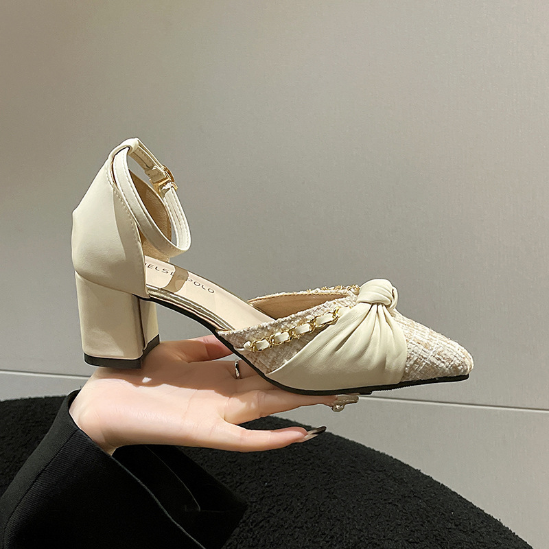 小香风仙女一字扣带珍珠女鞋2024新款夏季粗跟低跟配裙子单鞋凉鞋