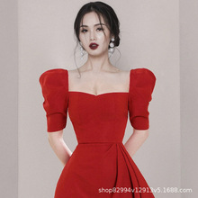 轻熟风复古方领连衣裙2024夏季新款红色气质时尚裙子女收腰小红裙