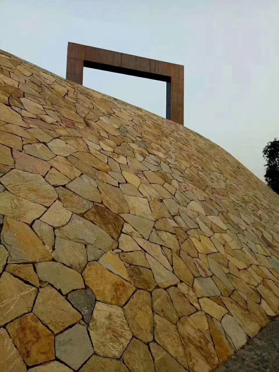 虎皮黄碎拼石 碎拼石文化石 黄石冰裂纹碎拼板 不规则锈板 乱型石