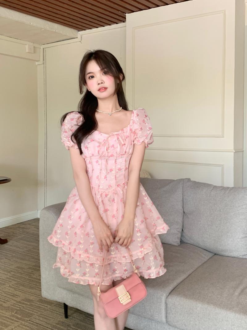 路人美少女甜美粉色碎花夏蛋糕裙显瘦图片色泡泡袖长袖女装单件高