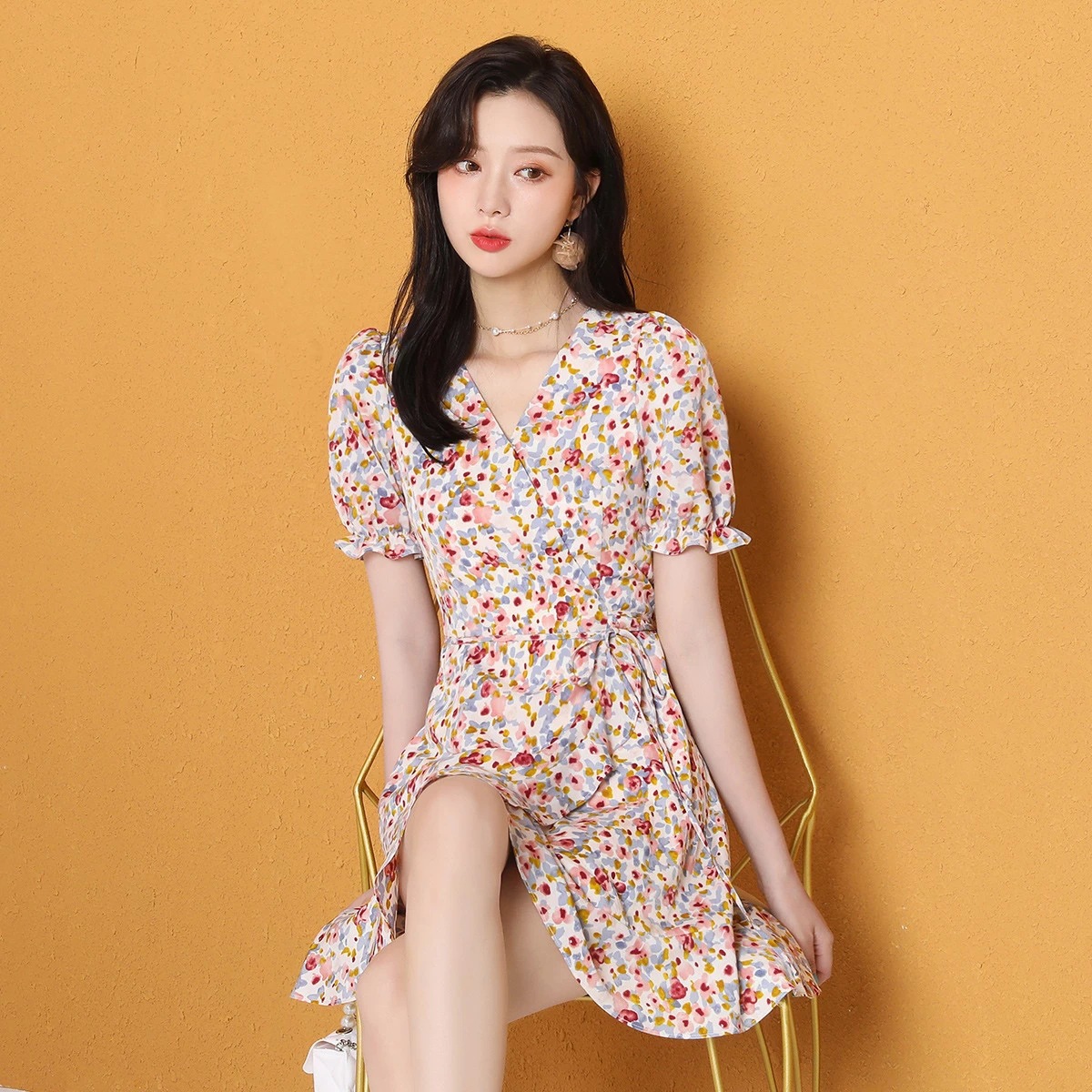 夏季新款女士碎花连衣裙v领甜美不规则收腰显瘦清新碎花连衣短裙