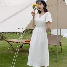 白色连衣裙女夏季2024新款法式设计感小众v领收腰短袖裙子