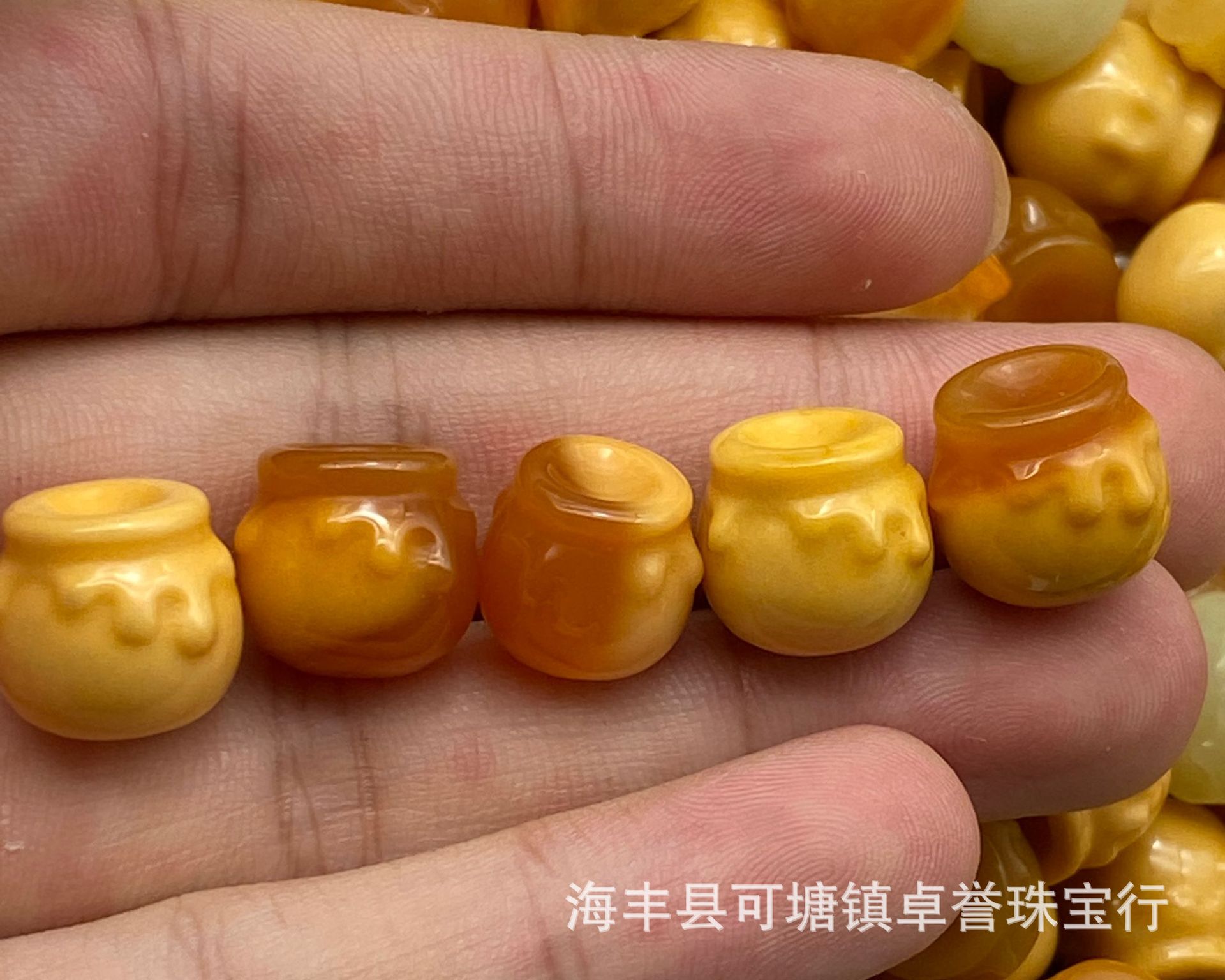 天然原矿缅黄玉蜜罐小雕刻缅甸黄龙玉diy饰品配饰缅甸黄玉 工厂货