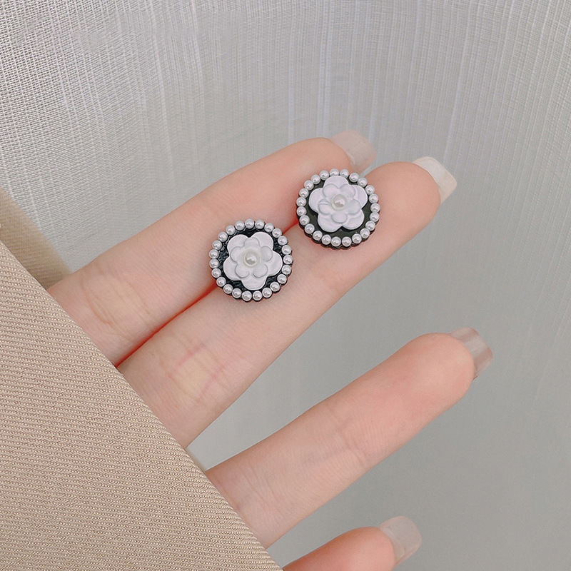 Korean Earrings Wholesale 925 Silver Pin Earrings Niche Design Stud Earrings 2022 New Fashion Love Heart Stud Earrings