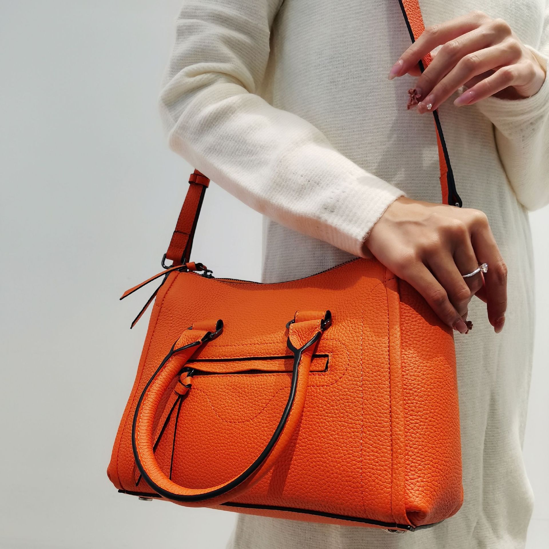 橙色真皮笑脸包