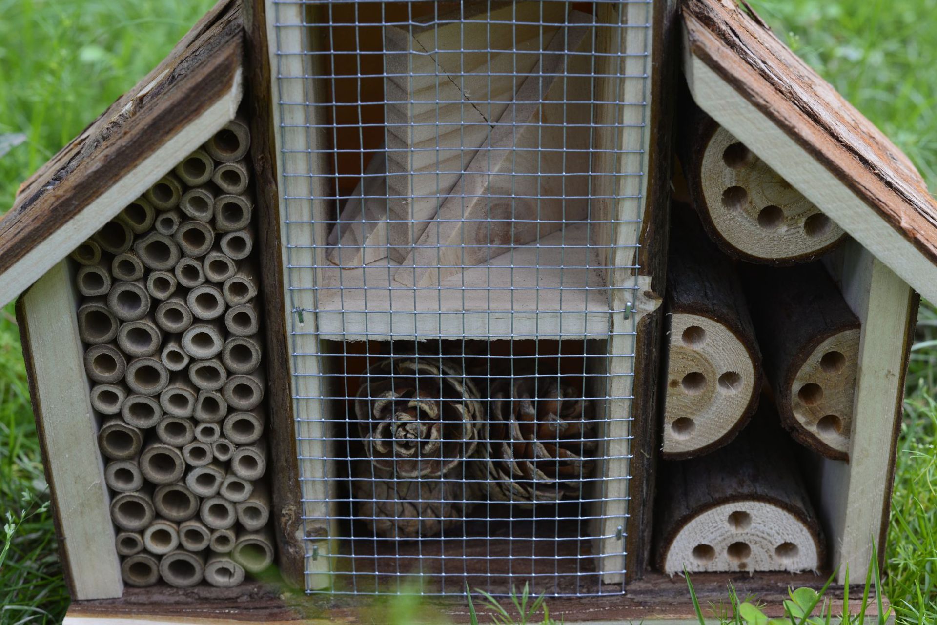 树皮木质昆虫屋蜜蜂窝悬挂带树皮户外园林小型鸟窝瓢虫蝴蝶屋旅馆