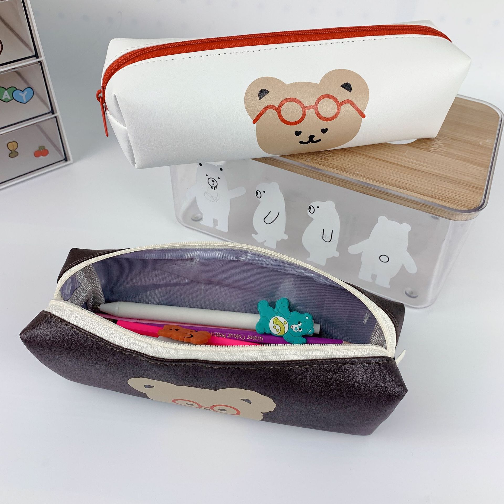 ins设计师小众卡通动漫戴眼镜的小熊笔袋文具袋