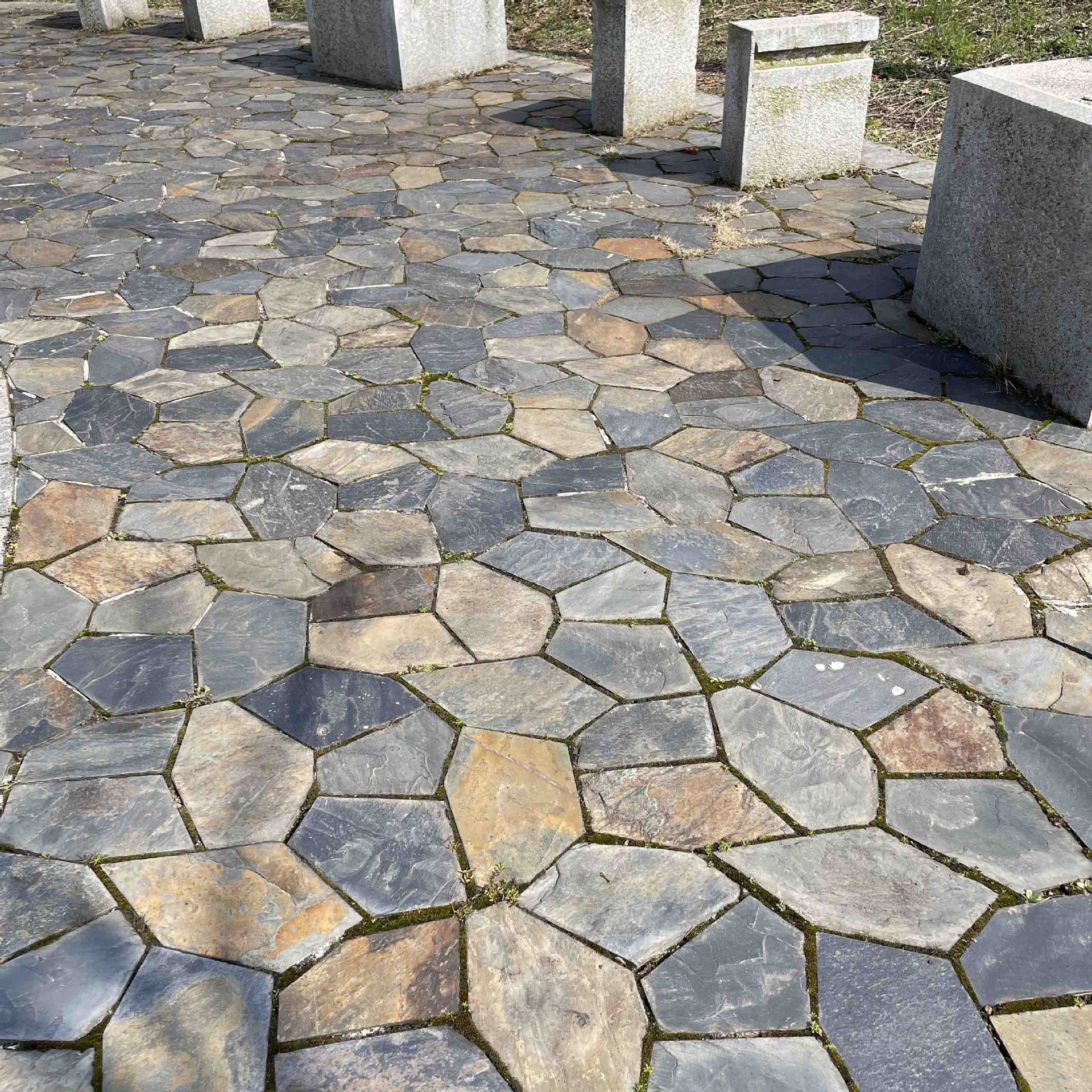 乡村青石板不规则冰裂纹网贴墙面防滑碎拼石庭院室内外广场地砖