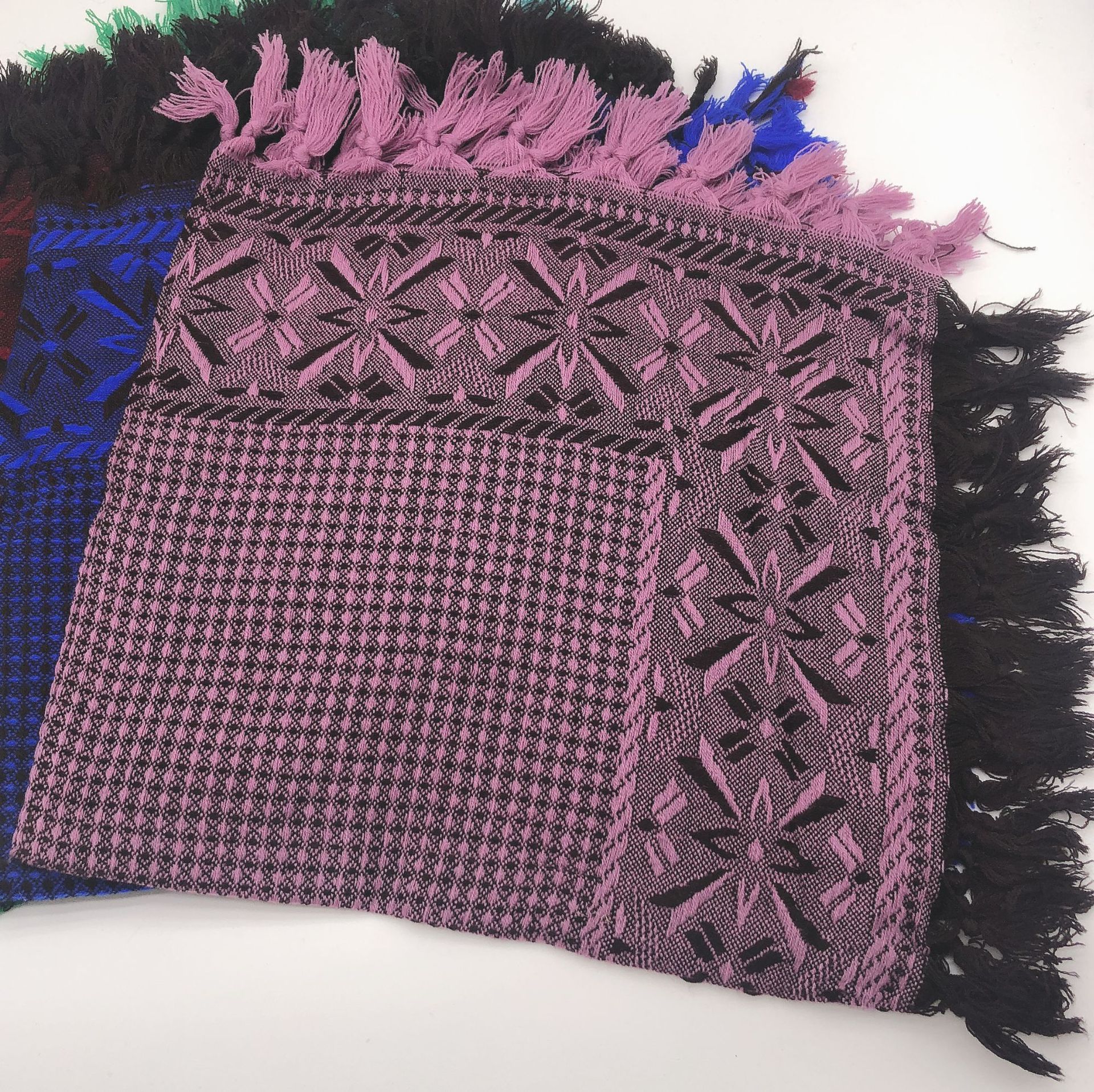 老式方头巾老太太老人女奶奶妈妈老年冬季农村中老年妇女下地干活