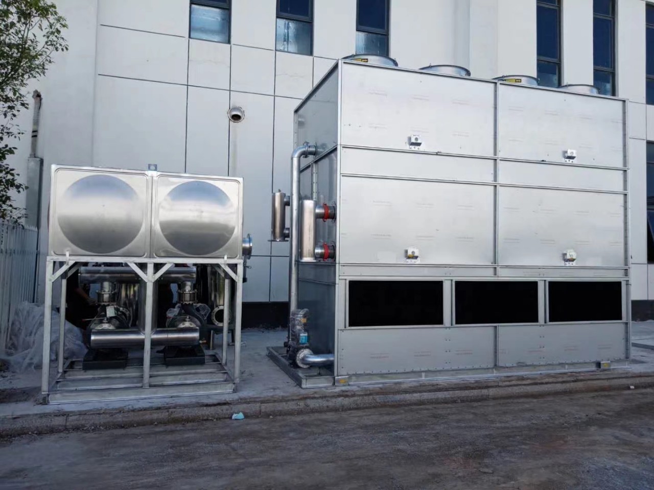 闭式冷却塔低噪音方形工业闭式冷却塔蒸发冷不锈钢全封闭冷水塔