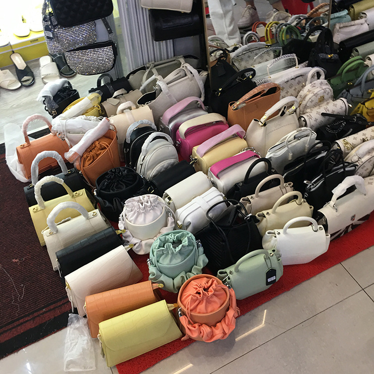 女式单肩包欧美库存女士斜挎包地摊尾货源包包女清仓处理女包厂家