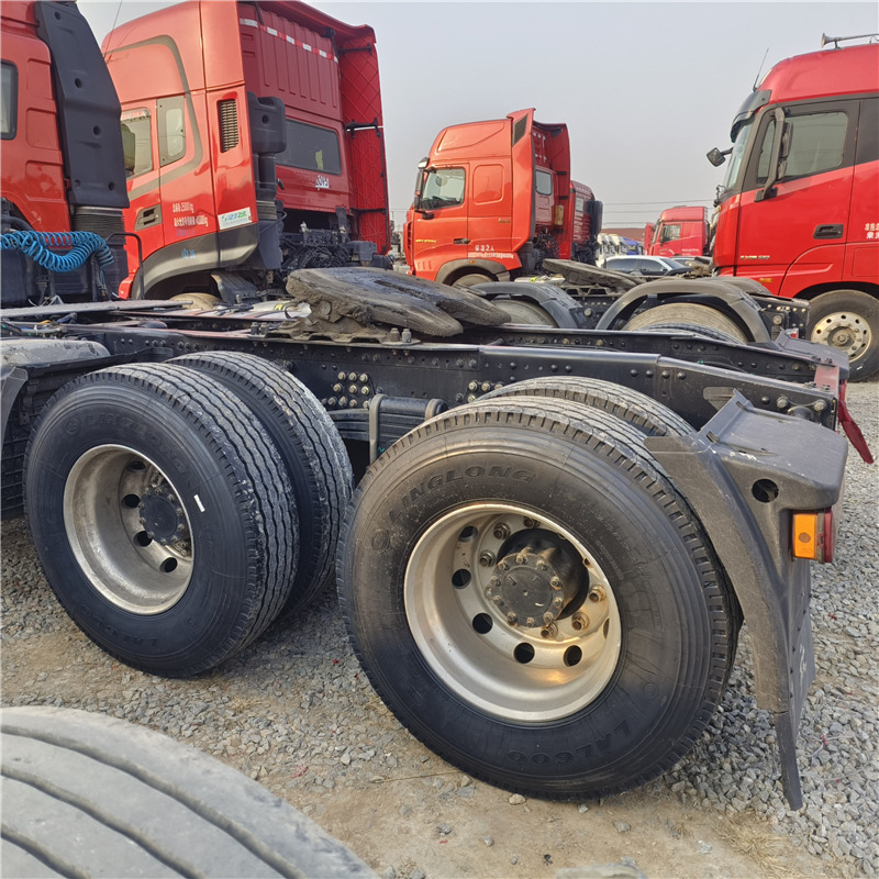 出售半挂车半挂牵引车 二手双驱牵引车头 二手解放半挂牵引头