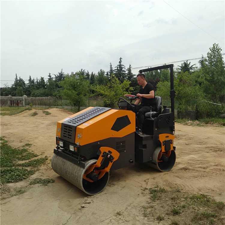 北京3吨座驾式压路机 草坪压实小型手扶压路机 液压式3吨振动碾