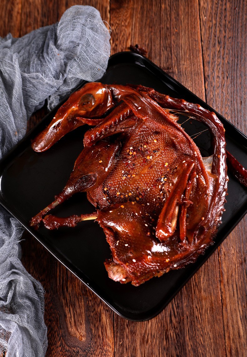 湖南长沙常德特产湘春酱板鸭 整只手撕中辣358g 散货批发厂家直供