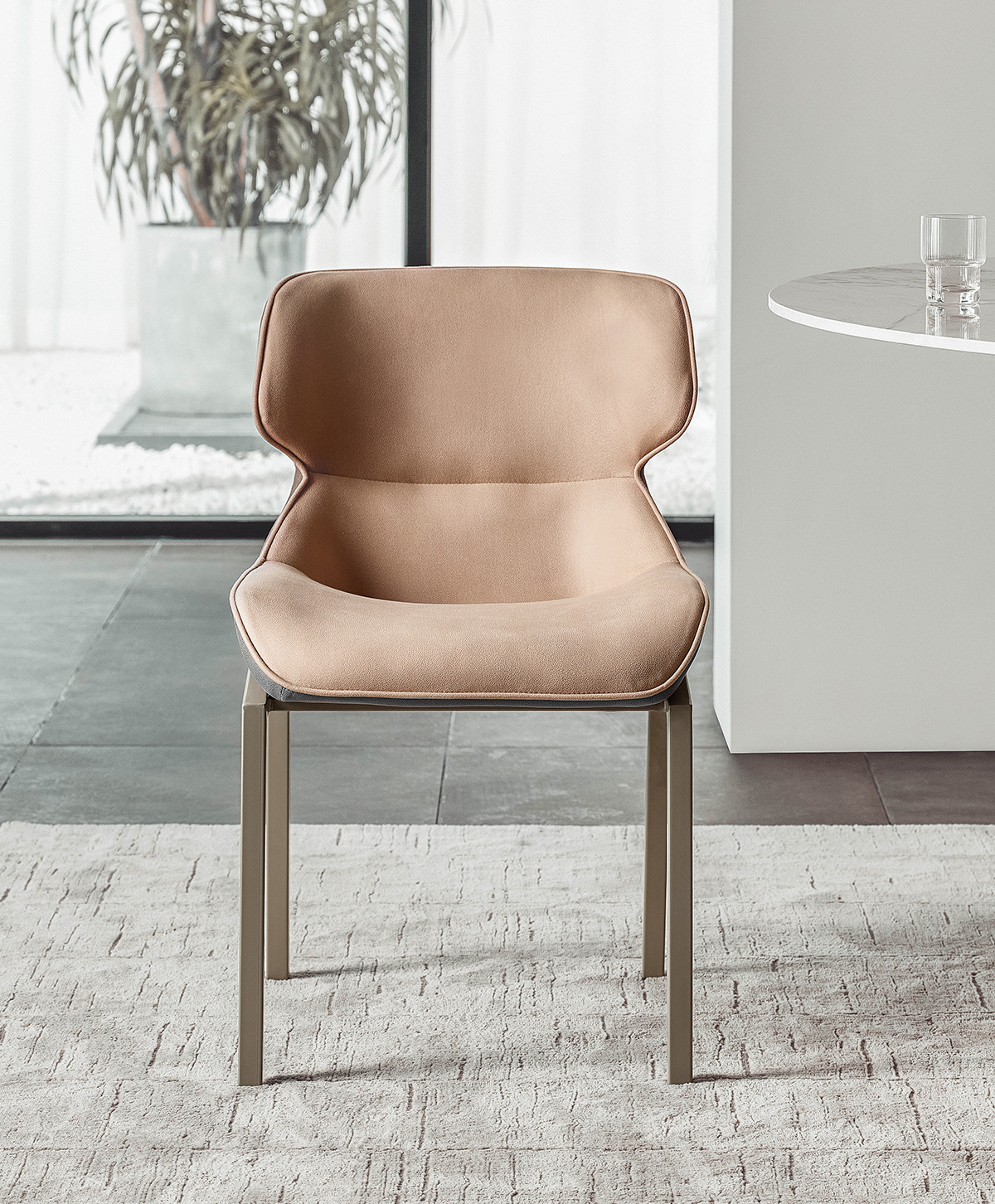 北欧轻奢餐椅家用靠背现代科技布网红餐椅设计师高端书桌金属椅子