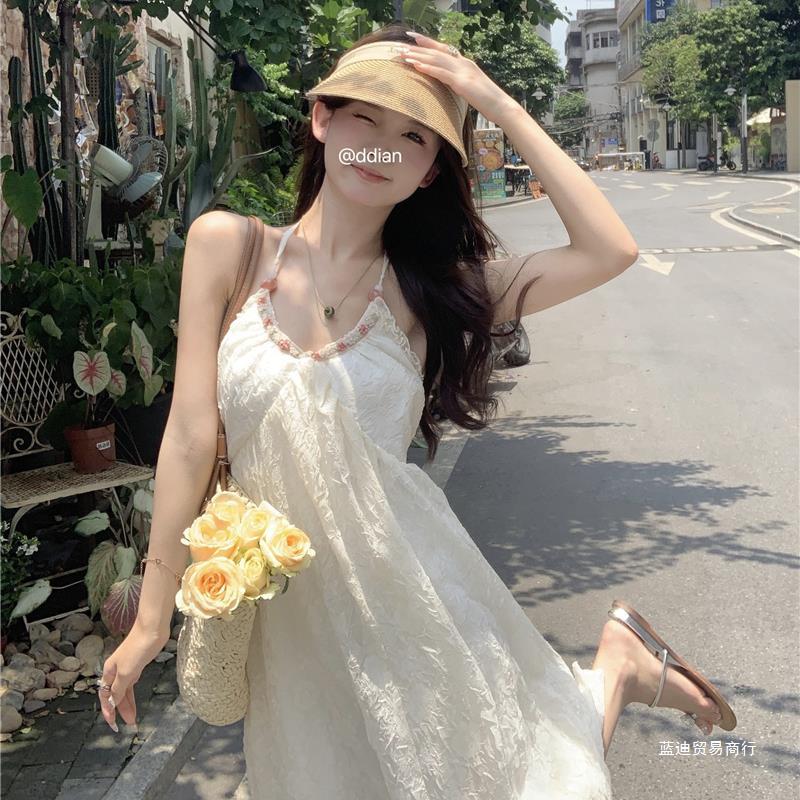 法式绝美挂脖吊带连衣裙女夏季超仙高级性感露背白色海边度假长裙