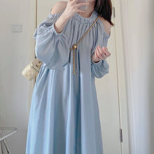 蓝色法式温柔风泡泡袖连衣裙女夏季设计感小众露肩遮肉显瘦长裙子
