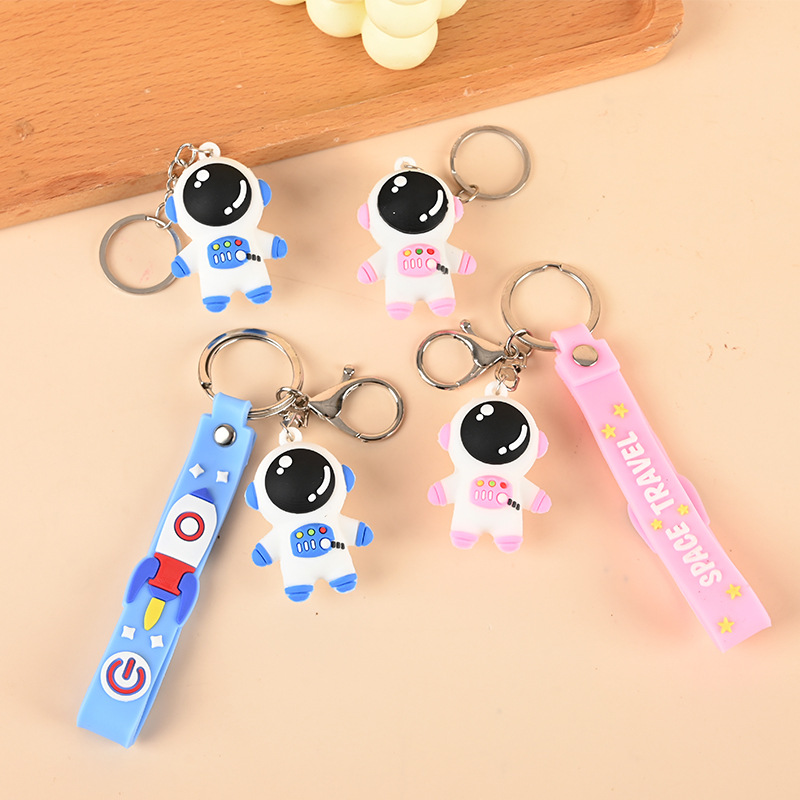 three-dimensional astronaut keychain cute astronaut doll pvc ornaments hanging buckle small gift schoolbag car pendant