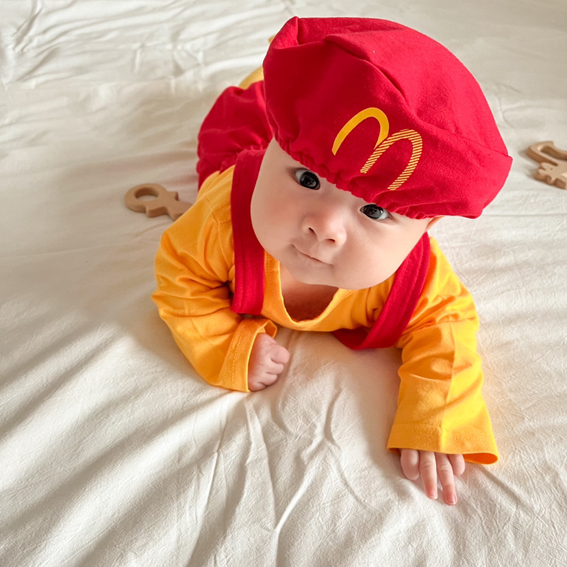Foshan 2023ins Autumn Infant Rompers Boys and Girls Baby French Fries Strap Rompers Jumpsuit Get Hat for Free Baby Clothes