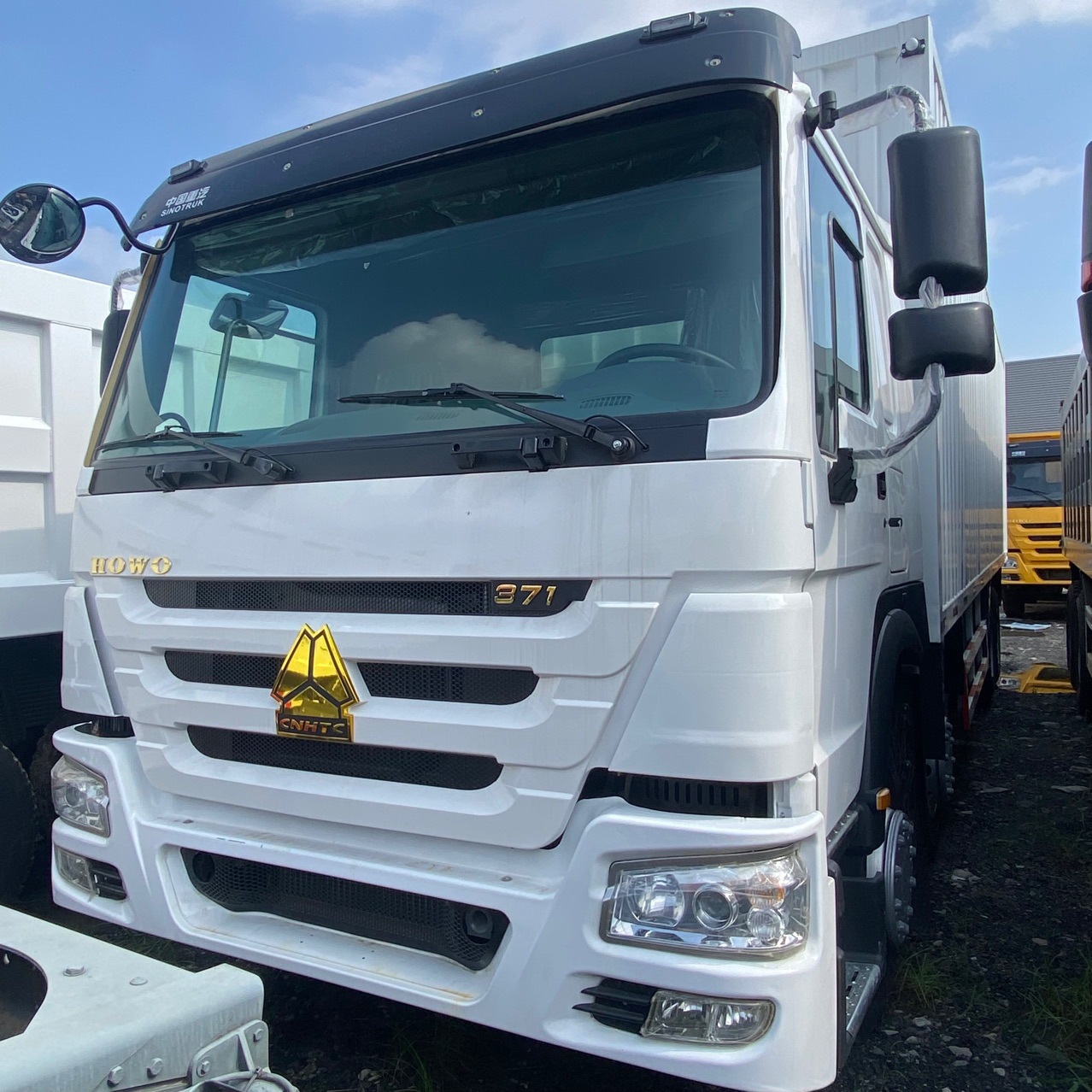 出口国三大泵371马力豪沃howo前四后八箱式货车集装箱车