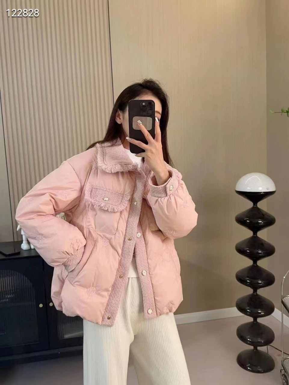 Light Luxury Classic Style Short down Jacket Women 2023 Winter New Fashion Peter Pan Collar Small White Duck down Coat Women