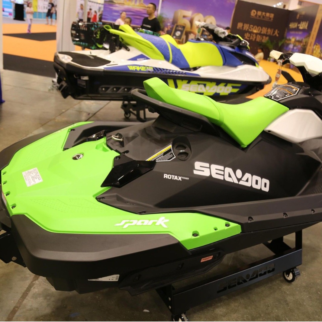 跨境出口全新水上摩托艇新款燃油海上摩托艇海上真实大马力豪华高