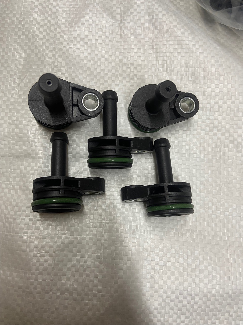 厂家直销适用奥迪a4lq5la6l缸盖排气接头06k121143a