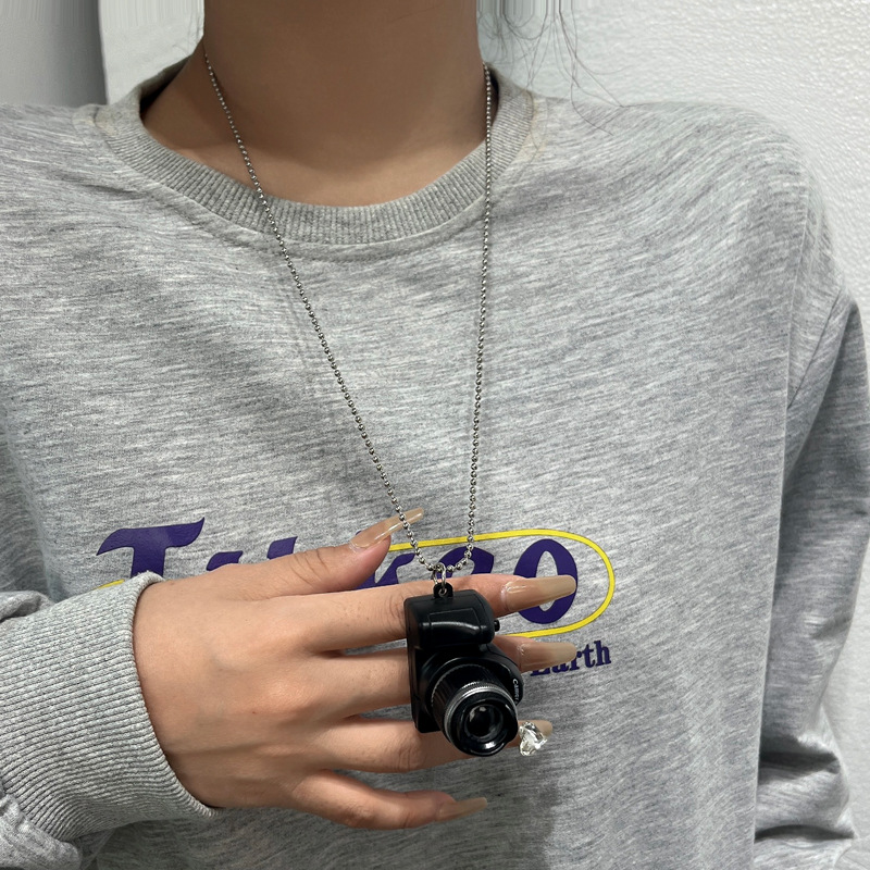 Tiktok Retro Luminous Camera Pendant Men and Women Couple Lled Light Flash Camera Necklace