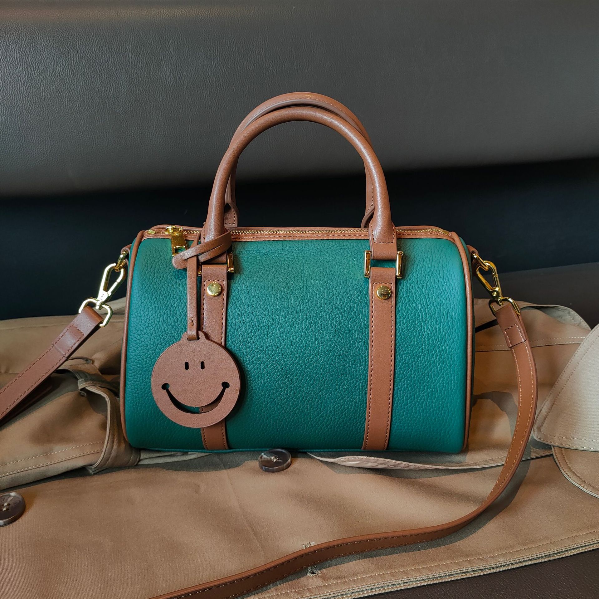 2021笑脸包包新款手提女包秋冬百搭ins小众斜挎包时尚圆筒包