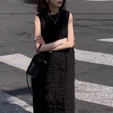 2024夏季新款时尚法式赫本风无袖小黑裙气质显瘦长款黑色连衣裙子