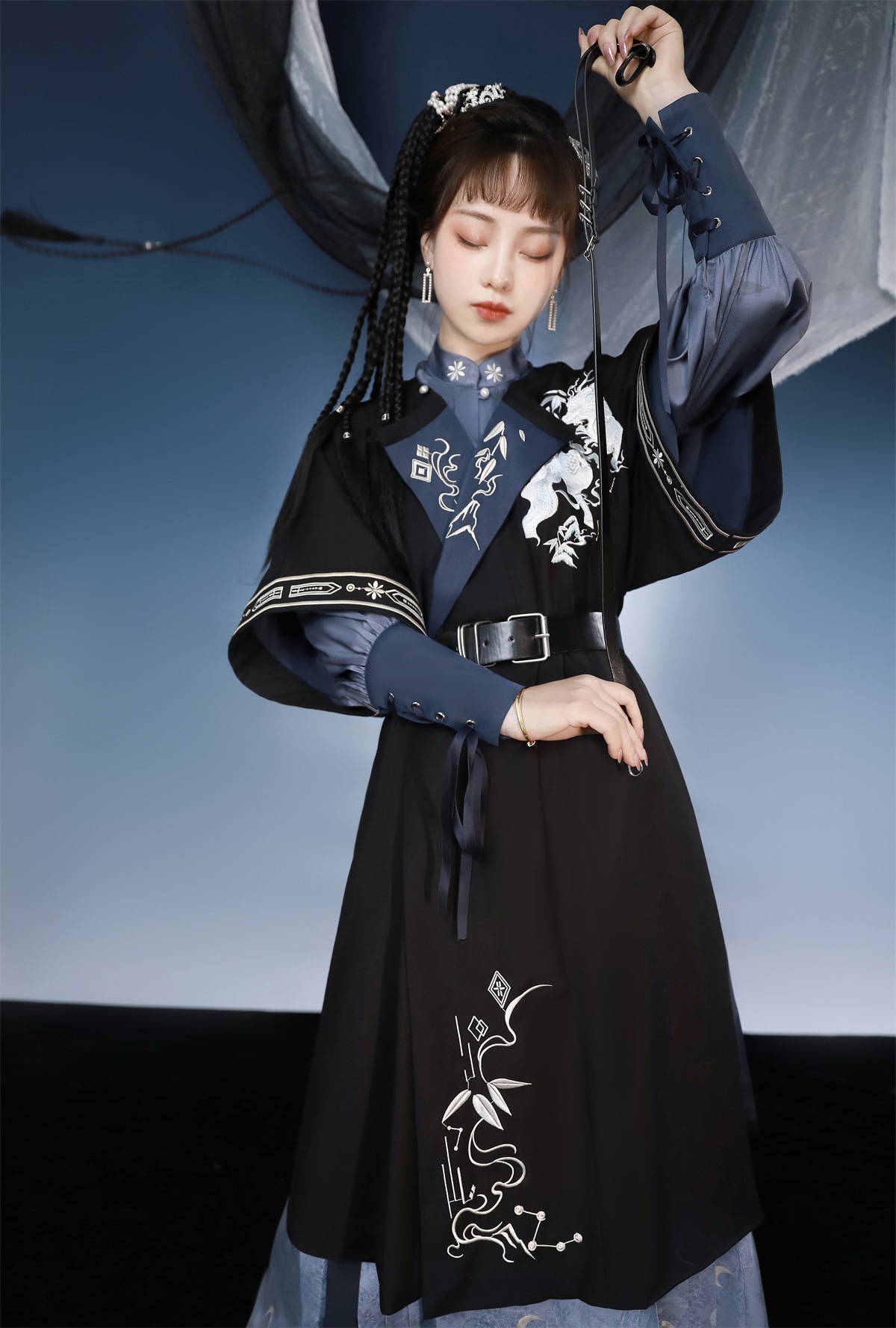 原创勾陈汉元素改良风衣日常汉服马面裙黑色国风外套冬明制8332