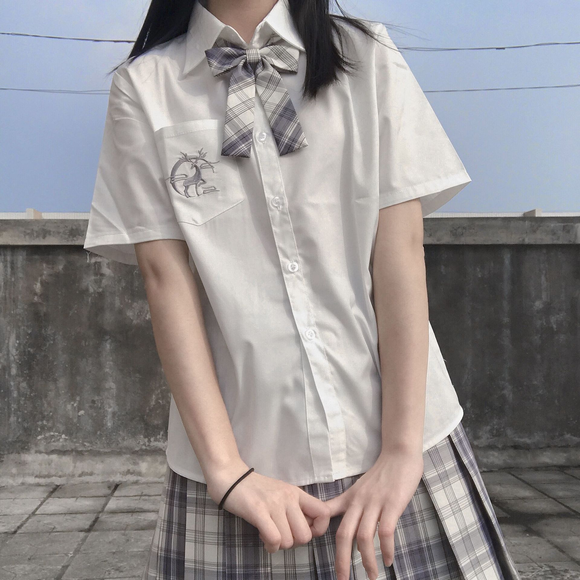 jk制服奶白衬衫女学生日系宽松设计感小众春夏刺绣款短袖原创衬衣