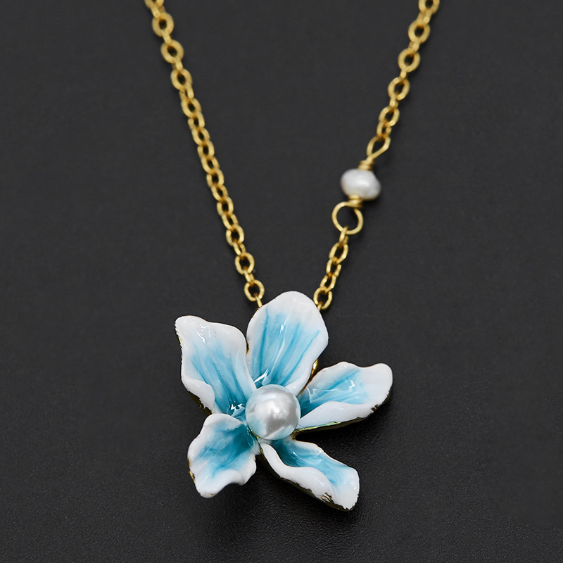 原创设计时尚清新法式时尚珐琅釉珍珠蓝色百合花朵吊坠锁骨项链女