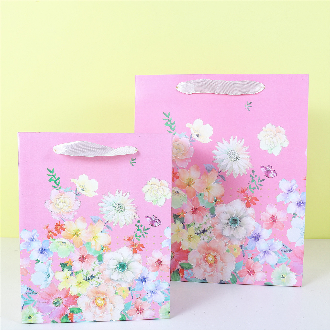 Foreign Trade Dusting Powder Craft Mother's Day Paper White Card Handbag Flowers Valentine's Day Gift in Return Bag in Stock Wholesale